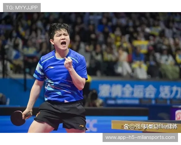 让座举动获赞，樊振东用行动诠释冠军风采，樊振东现场指导