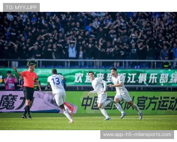 上海申花中路直传更大胆，肋部插上形成射门